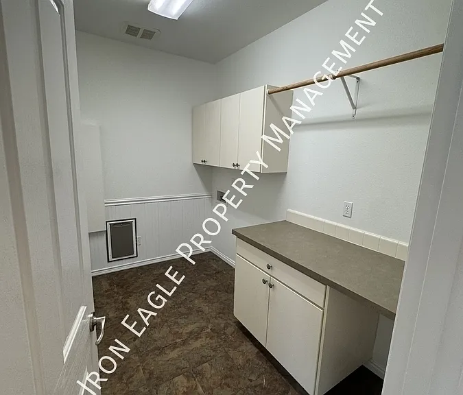 2481 E Lenox Ct — Photo 9