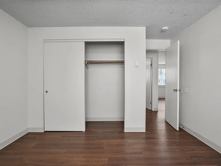 484-Parkway Apartments — Photo 14