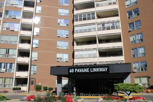 60 Pavane Linkway #1914 Photo 1