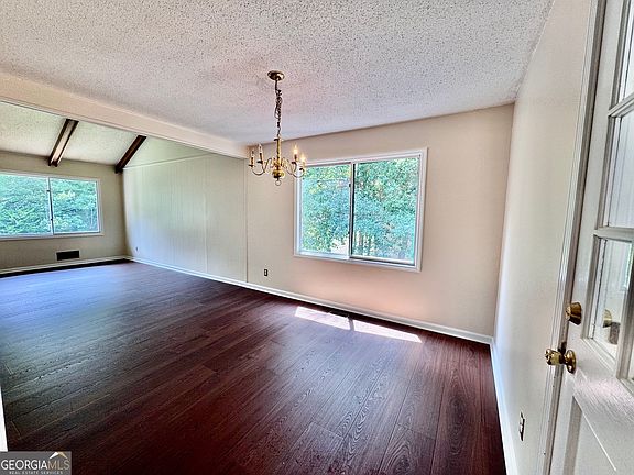 5th image of 3636 Hardy Rd