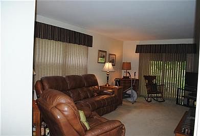 3rd image of 923 Richwood Ave