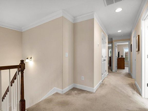5th image of 756 King Fisher Ln