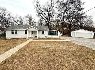 711 Trevillian Dr, Saint Joseph, MO 64507
