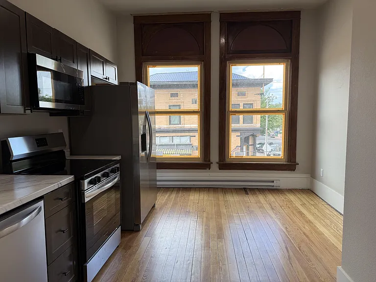 201 W Main St #6 — Photo 2