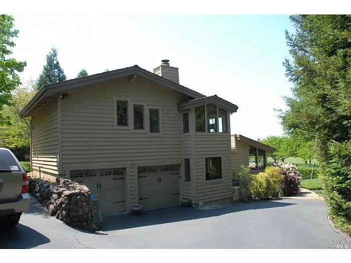 573 Buckeye Ct photo 1