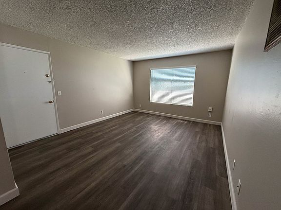 4th image of 1121 E 6th St #4
