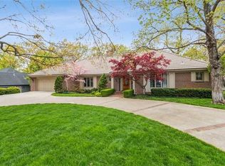 6720 Willow Ln, Mission Hills, KS 66208