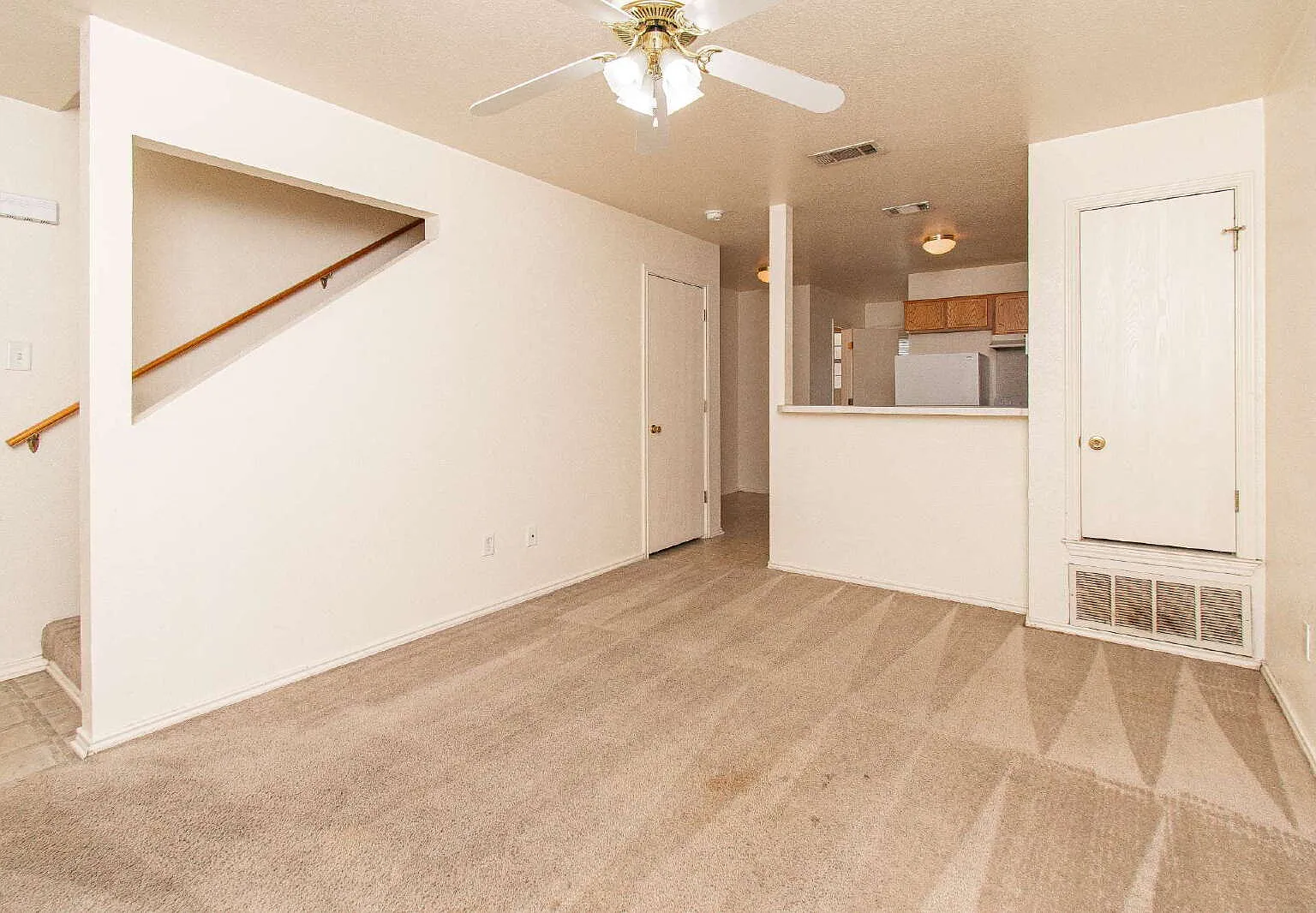 2 bed, 1.5 bath, 1000 sqft, $700 — Photo 3