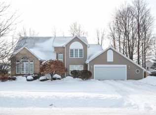 39 Manitoba Woods Ln, Spencerport, NY 14559