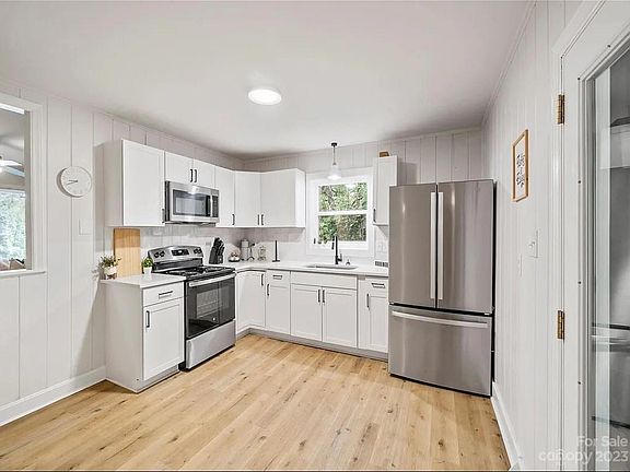 2nd image of 7732 Wallace Ln