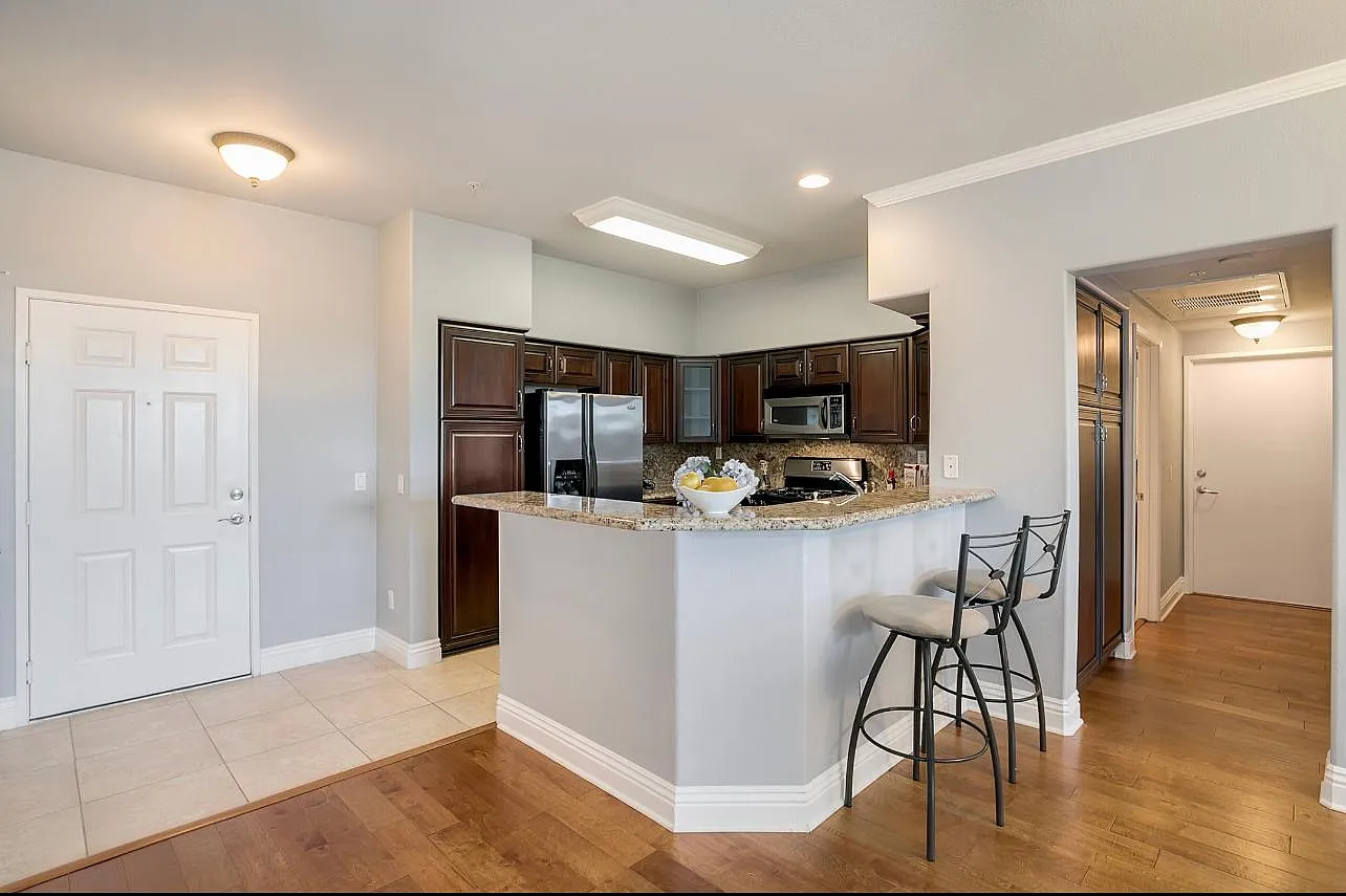 2 bed, 1212 sqft, $3,800 — Photo 4
