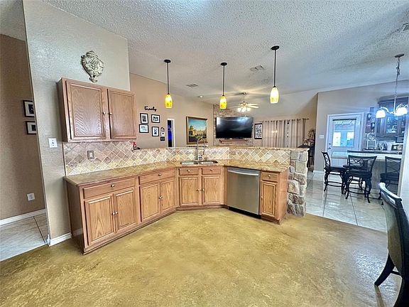 4th image of 11132 Whispering Brook Ln