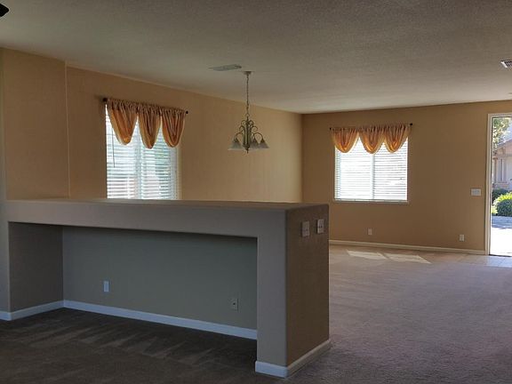 4th image of 863 Twin Oaks Dr