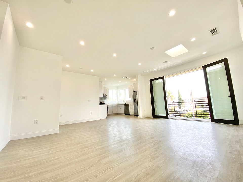 1st image of 1435 Glenville Dr #2