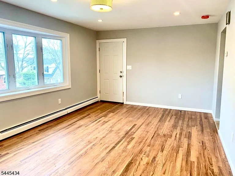 15 Wallace St #2 — Photo 3