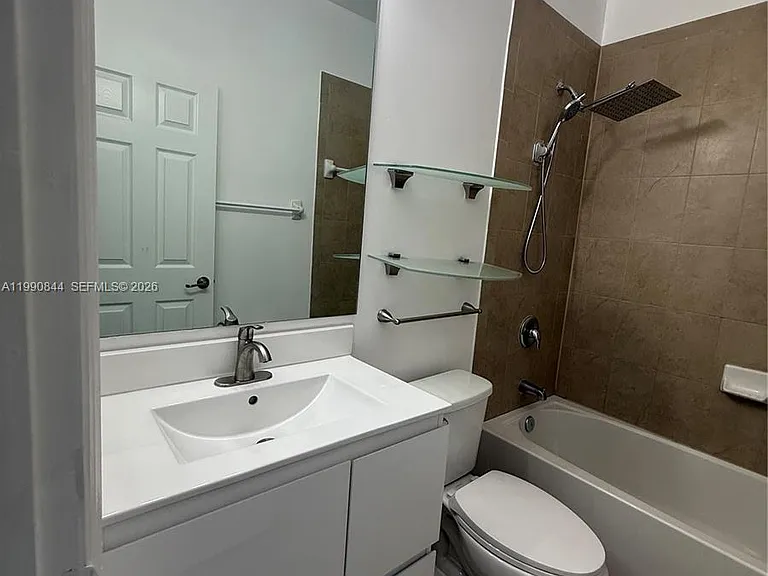 134 SE 28th Ter #6 — Photo 8