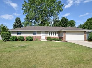 8952 Alpha Dr, Machnesney Park, IL 61115