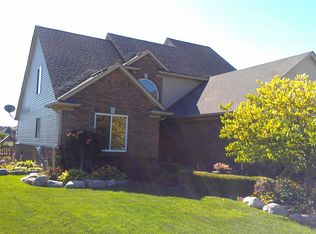 52443 Fox Pointe Dr, New Baltimore, MI 48047