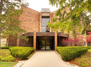 3110 Pheasant Creek Dr APT 213, Northbrook, IL 60062