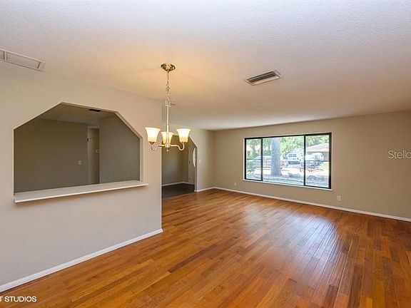 4th image of 835 Candlewood Cir