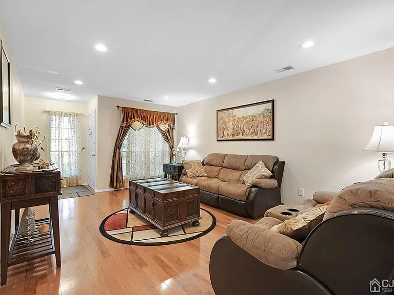 303 Pheasant Run — Photo 17