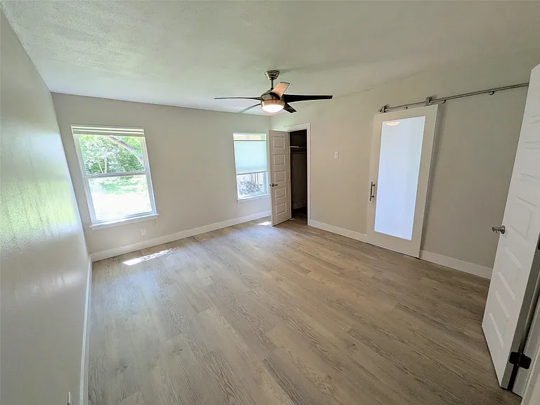 9705 Marlborough Dr — Photo 11