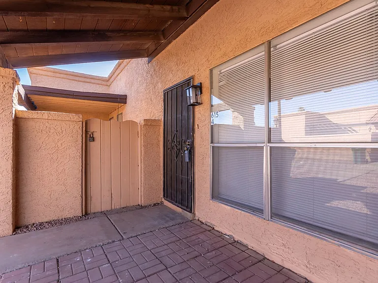 615 N Arrowhead Dr — Photo 6