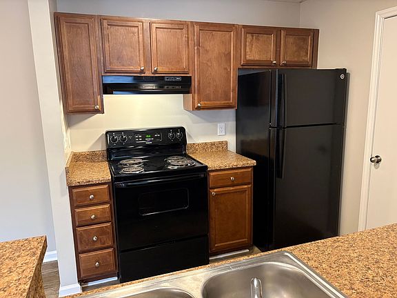 2nd image of 2404 Hill St #2411-202