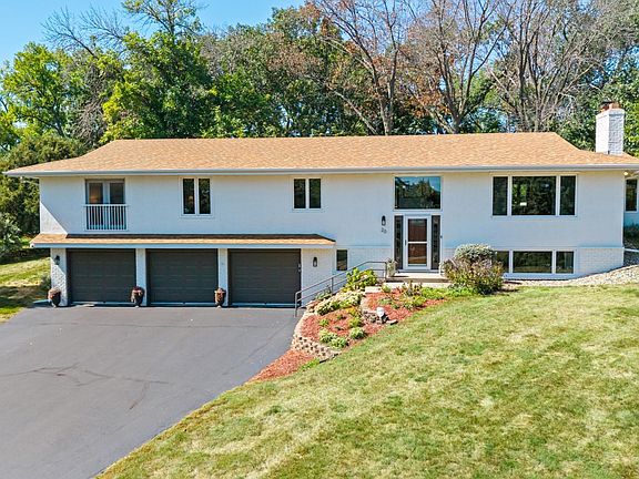2nd image of 20 Willow Wood Dr