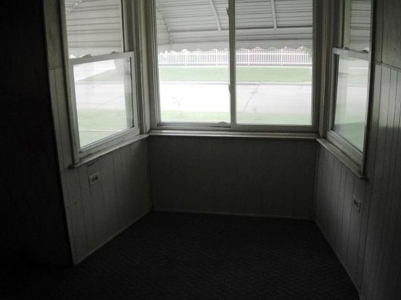 5th image of 727 W Brickley Ave