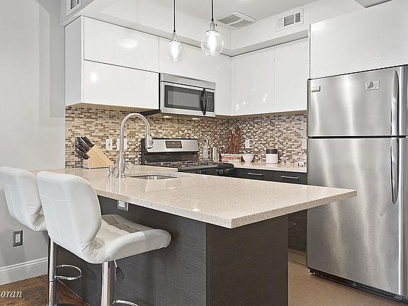 3rd image of 190 Lefferts Pl