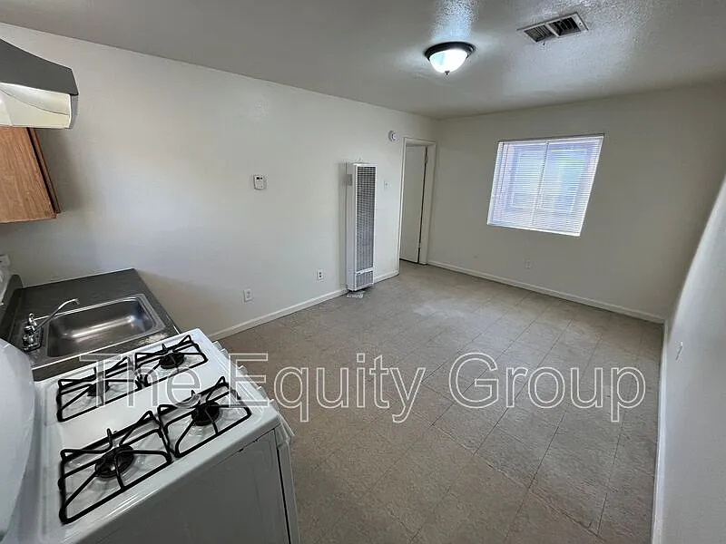1 bed, 1.0 bath, $750 — Photo 2