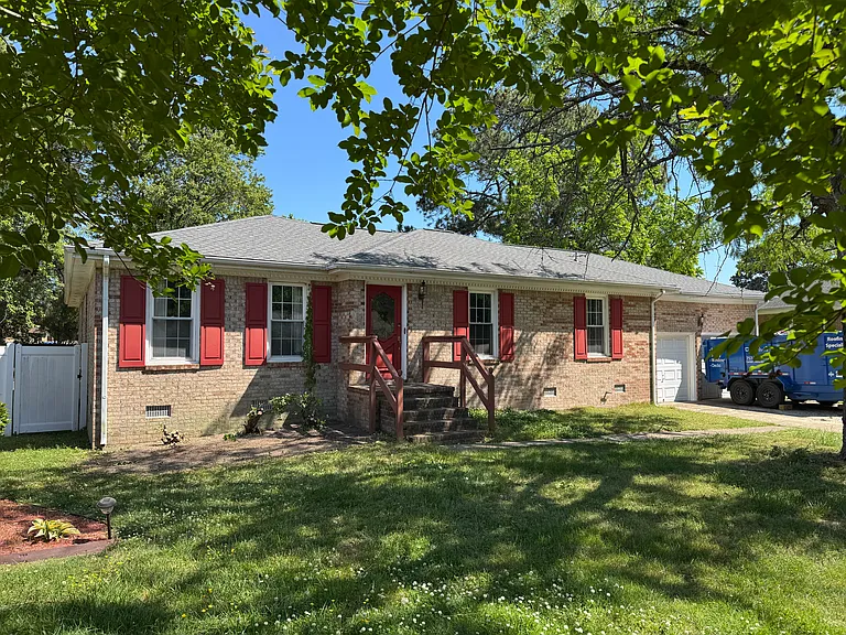 1137 Chatmoss Dr — Photo 1