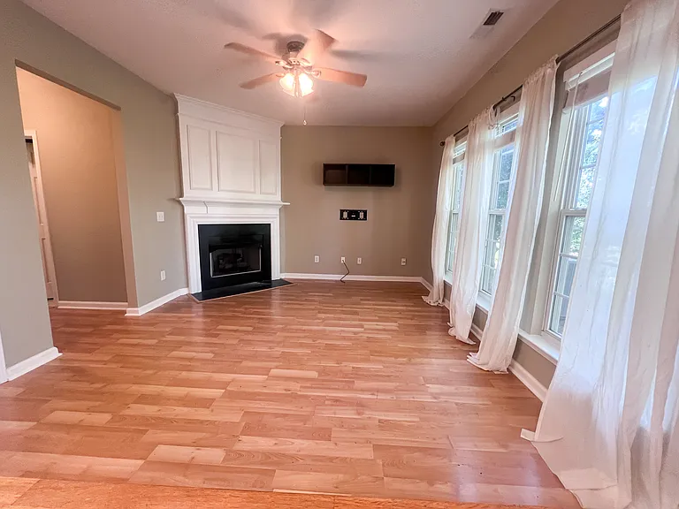 302 Mannington Dr — Photo 16