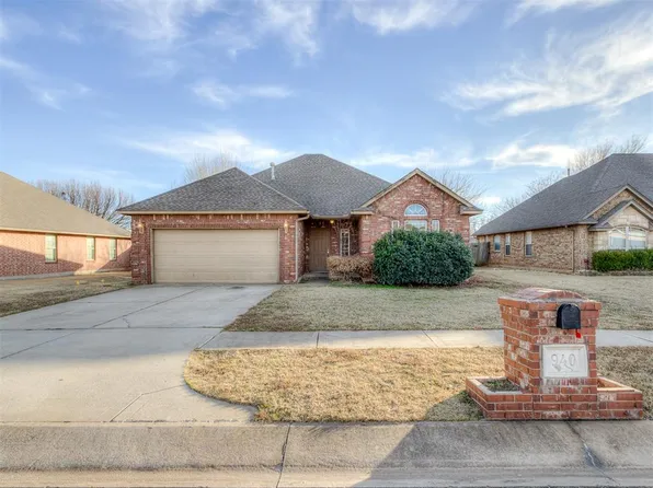 940 NE 28th St, Moore, OK 73160