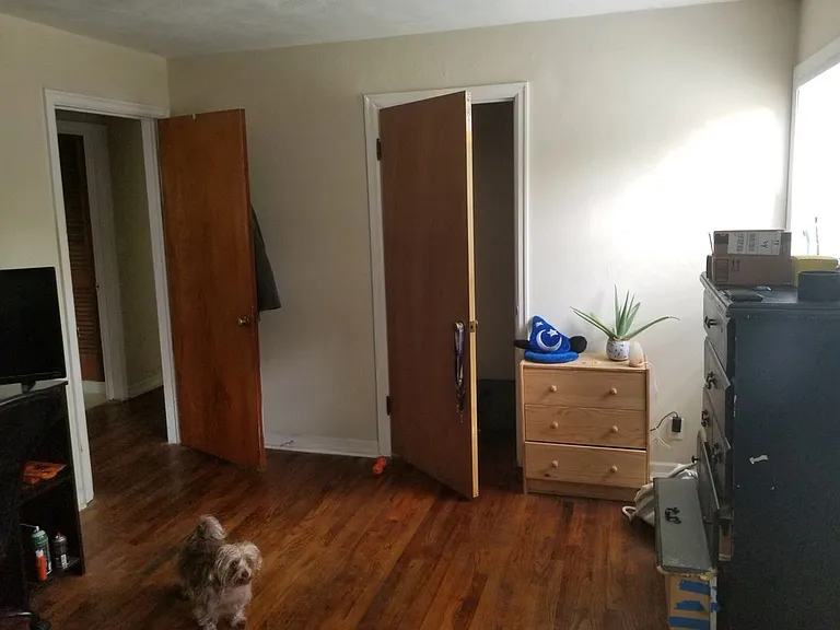 914 W Pecan St — Photo 8