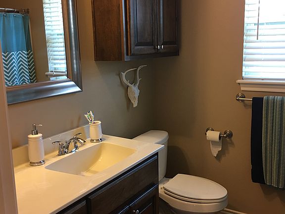 3rd image of 710 Nells Pl