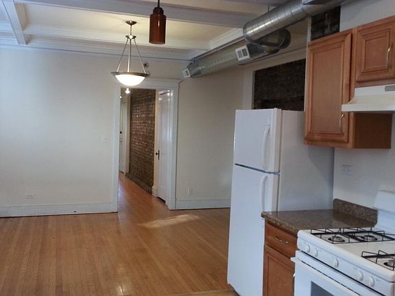 3rd image of 4120 N Clarendon Ave