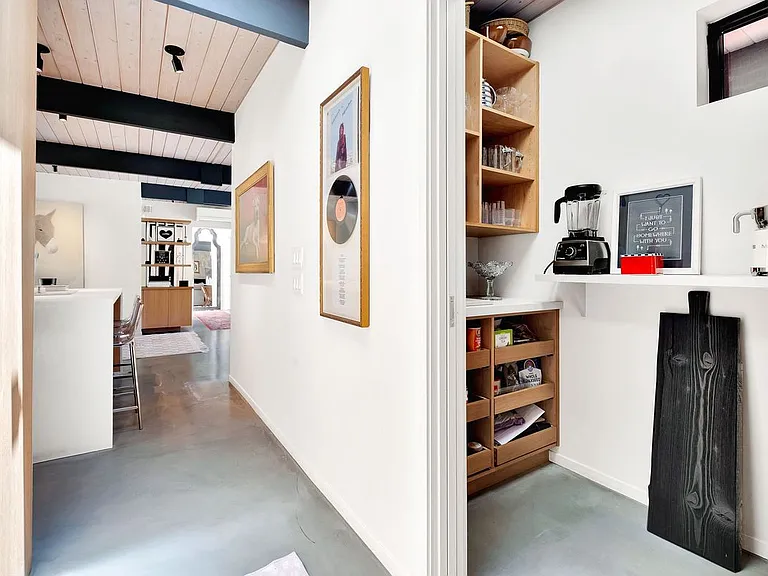 8967 Wonderland Park Ave — Photo 10