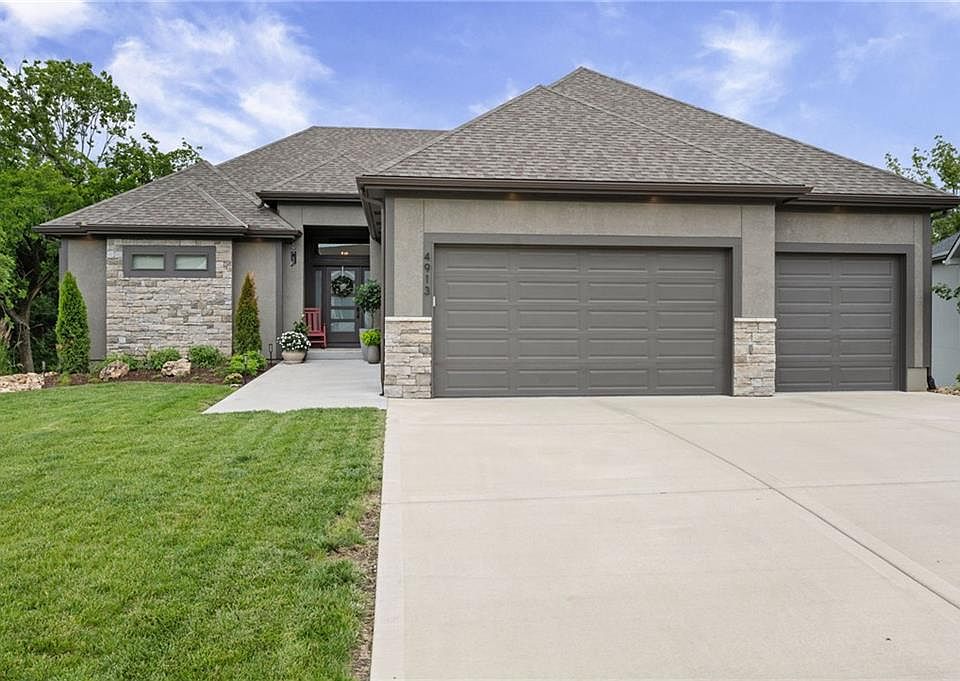 1st image of 4913 NW 70th Ter