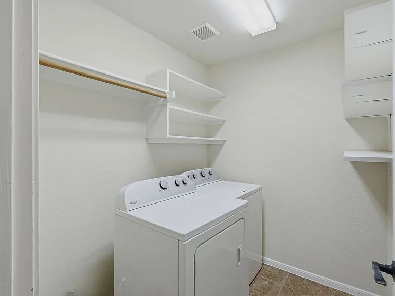 2033 Creole Dr — Photo 14