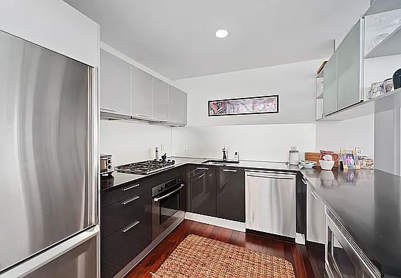3rd image of 350 W 42nd St APT 49B