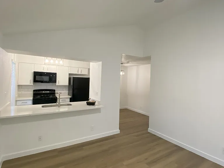 St. Edwards Place Apartments — Photo 1