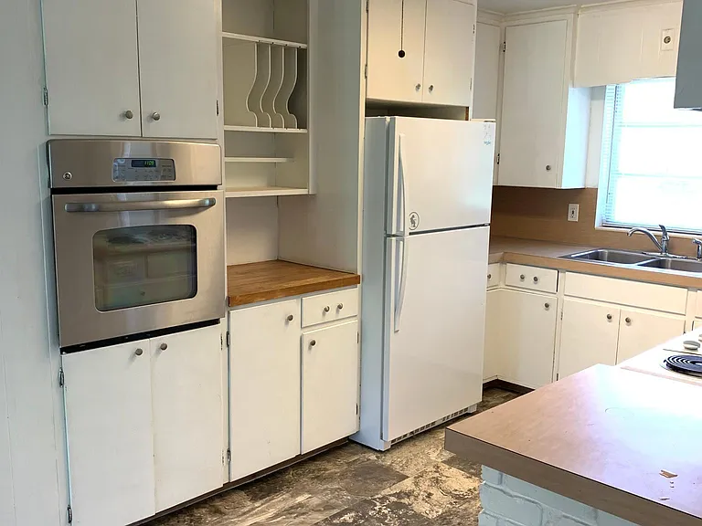 220 S Elsasser St — Photo 3