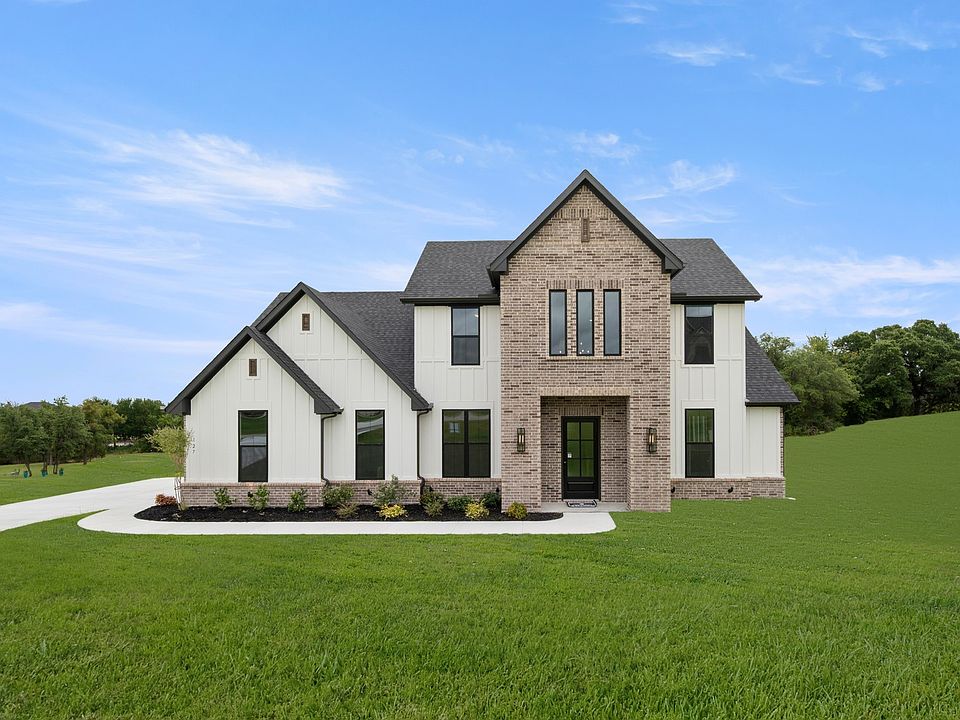 1st image of 127 Oak Meadow Ln