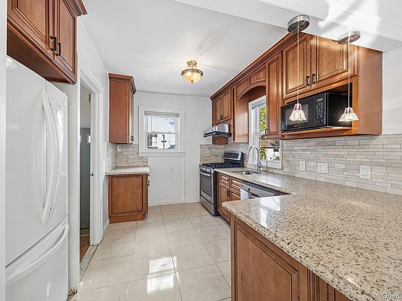 4th image of 44 Jayson Avenue