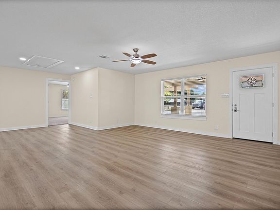4th image of 412 Oak St