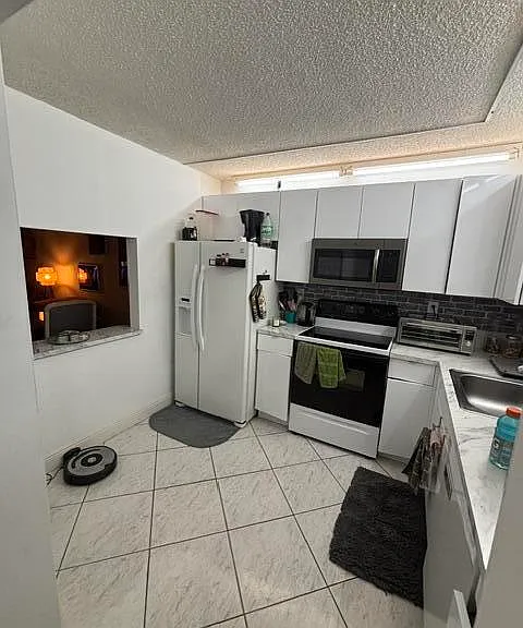 9300 SW 8th St #305 — Photo 7