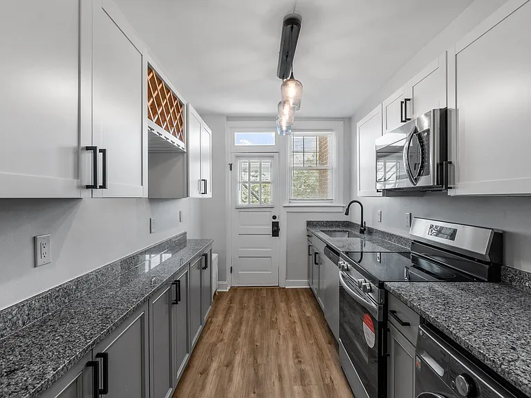 742 Washington Park #B4 — Photo 17