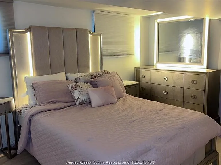 1364 McKay Ave — Photo 16
